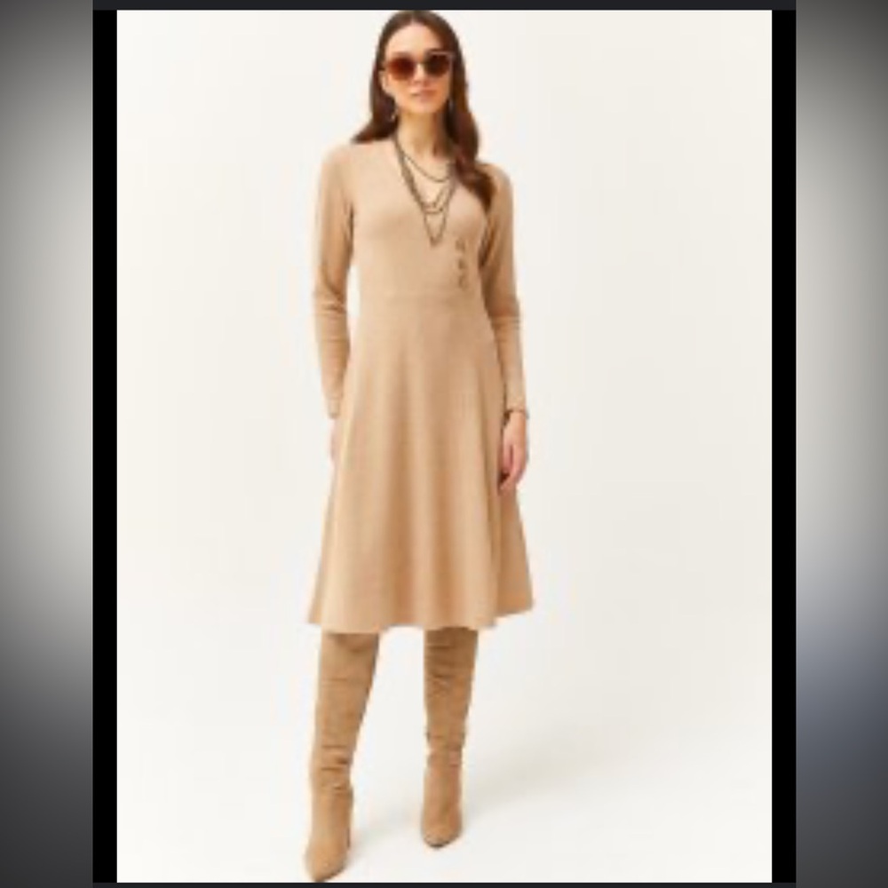 Renoma Elegant Cream Ribbed Knit Dress